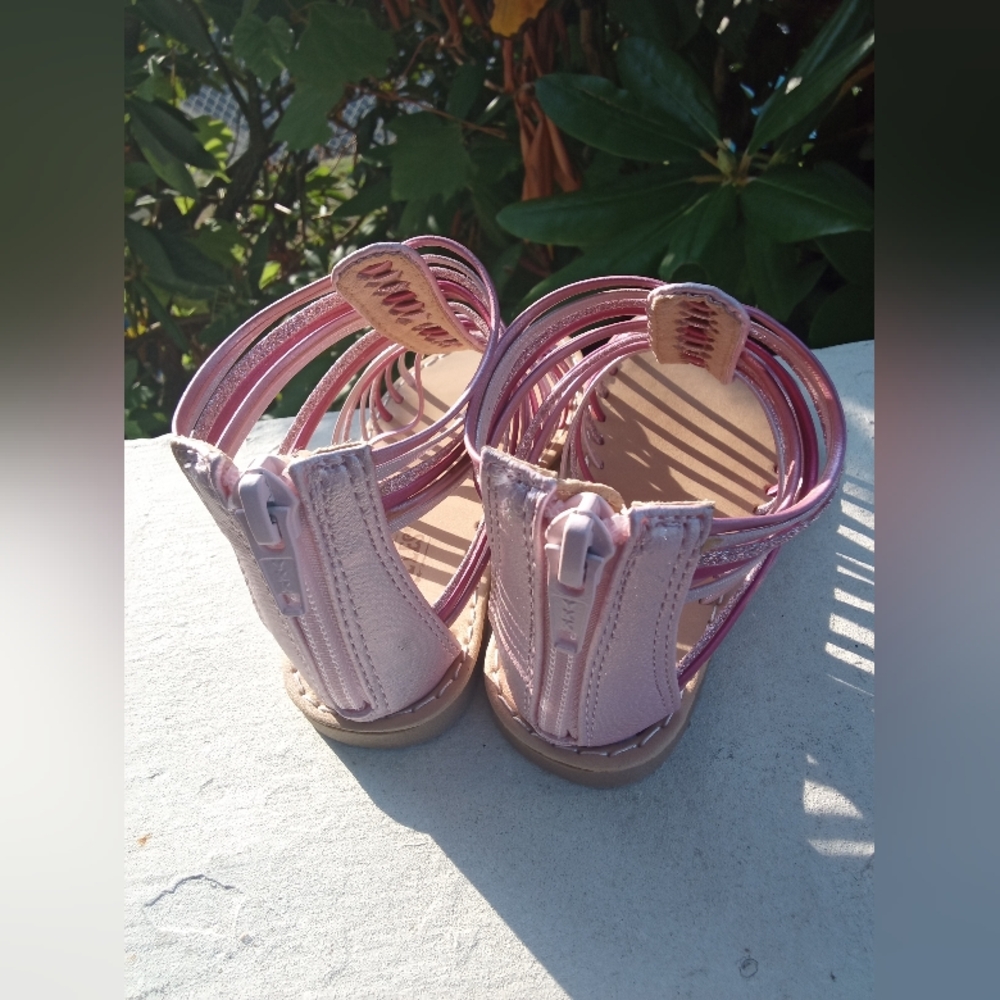 Seychelles Pink and Silver Strappy Sandals NIB Girls Sz 7 KR24563 - Picture 3 of 8
